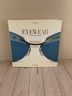 Eyewear: A Visual History 1491 to Today - Taschen